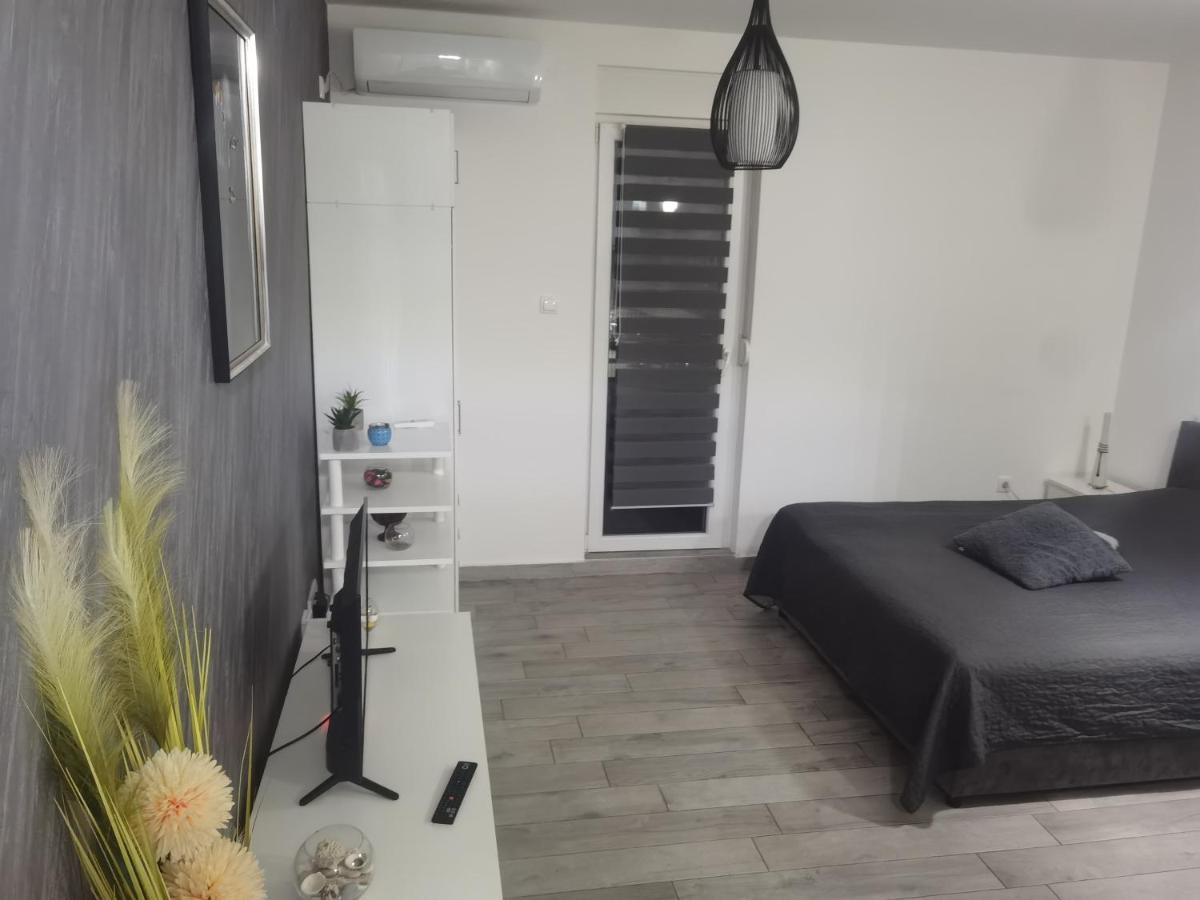 Ferienwohnung Danica Sremska Mitrovica Exterior foto