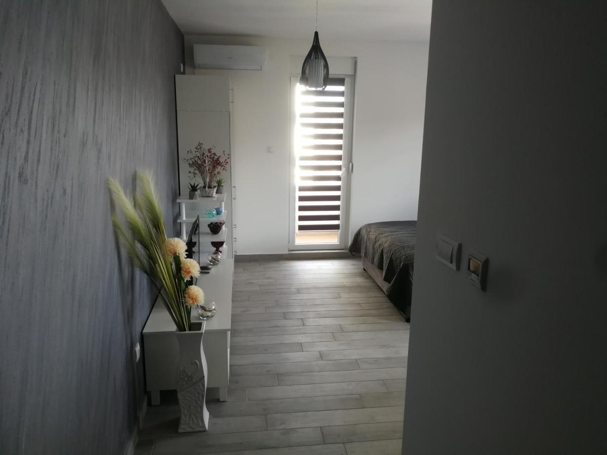Ferienwohnung Danica Sremska Mitrovica Exterior foto