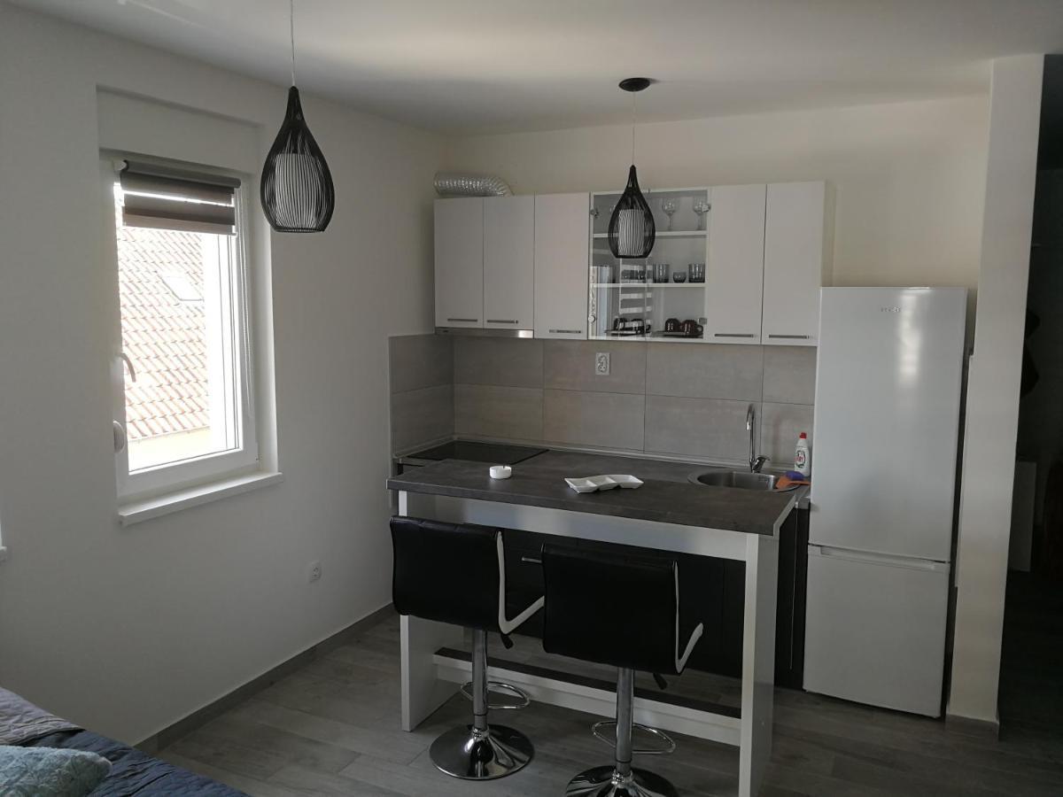 Ferienwohnung Danica Sremska Mitrovica Exterior foto