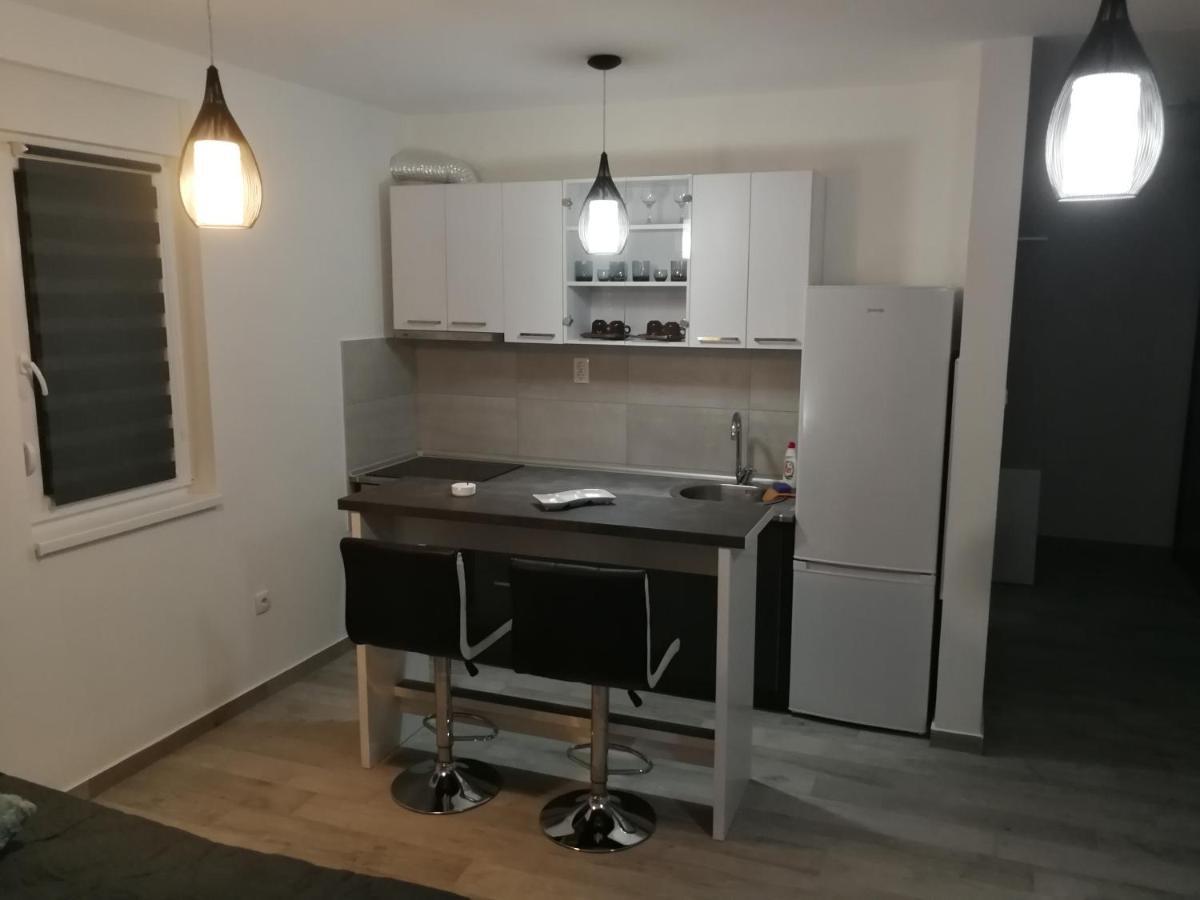 Ferienwohnung Danica Sremska Mitrovica Exterior foto