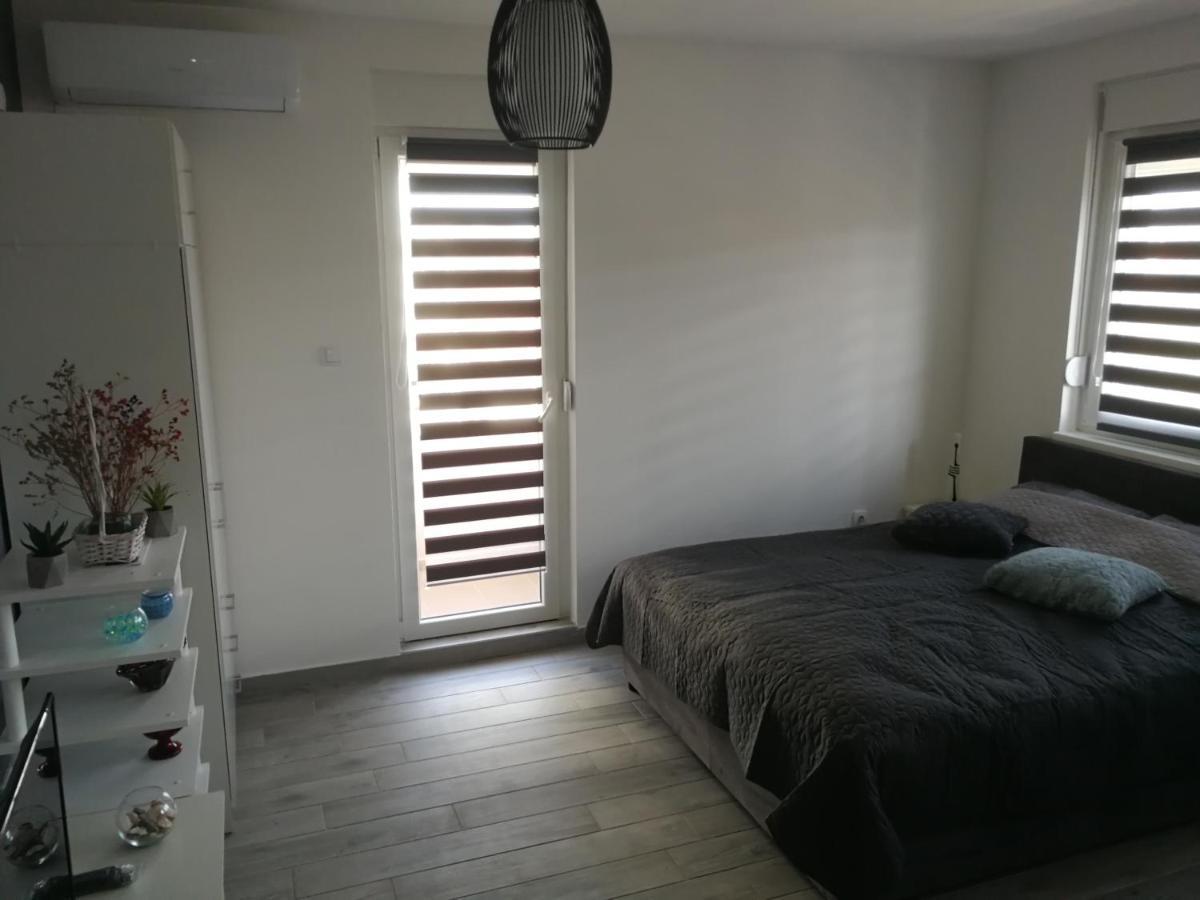 Ferienwohnung Danica Sremska Mitrovica Exterior foto